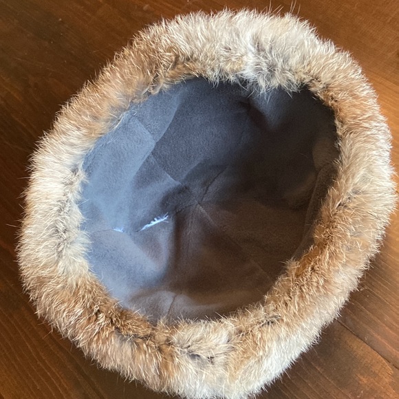 Columbia quilted beanie with fur trim. - Picture 3 of 6